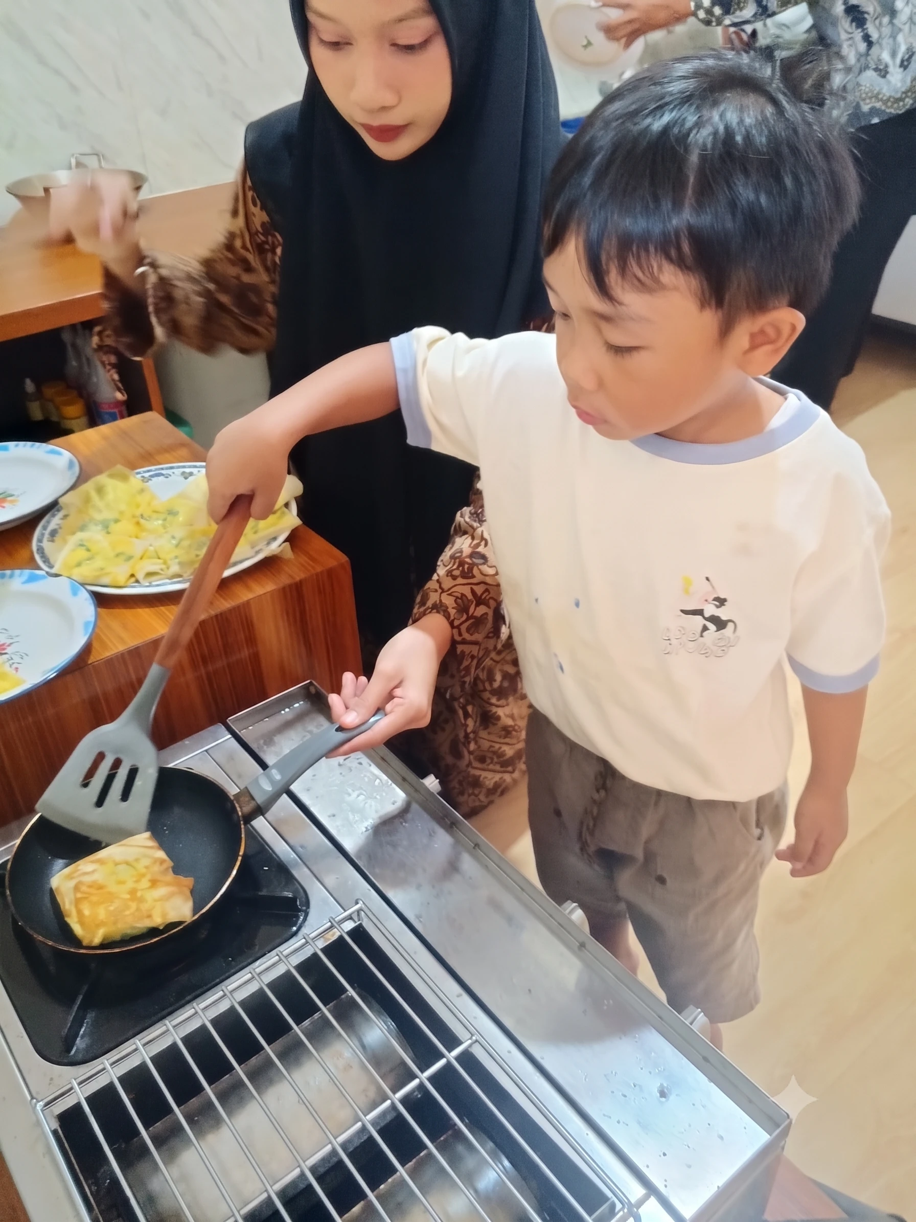 Guru mendampingi anak